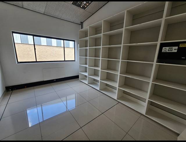 466M² OFFICE FOR SALE IN NORTH RIDING